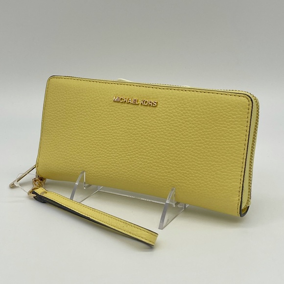Michael Kors Continental Wallet Wristlet B… - Picture 3 of 9